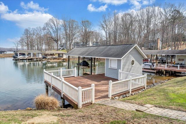 110 Windward DR, Moneta, VA 24121