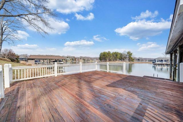 110 Windward DR, Moneta, VA 24121