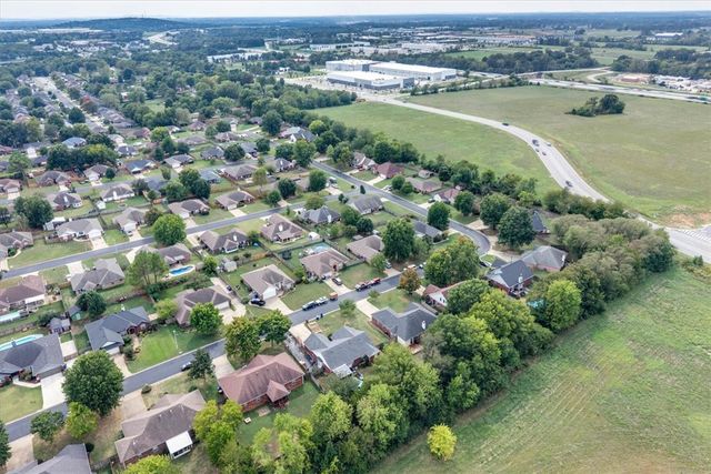 408 Northcrest Avenue, Lowell, AR 72745