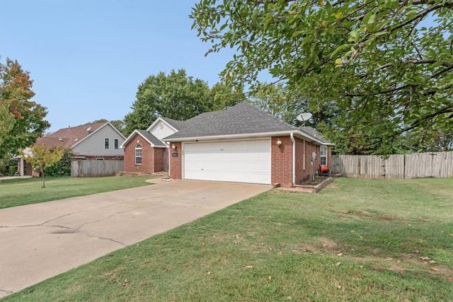408 Northcrest Avenue, Lowell, AR 72745