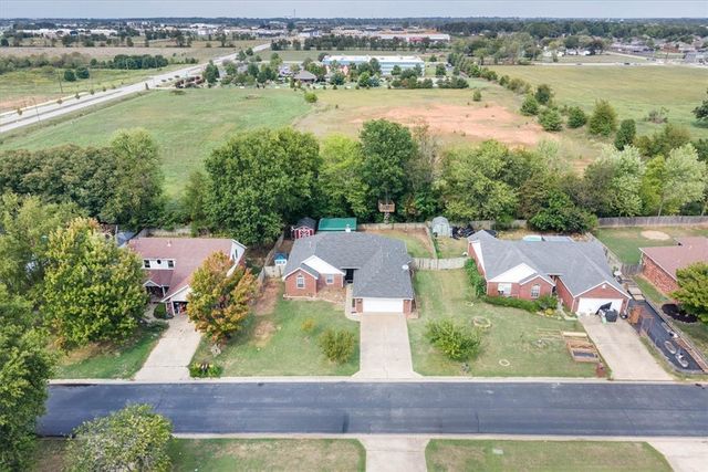 408 Northcrest Avenue, Lowell, AR 72745