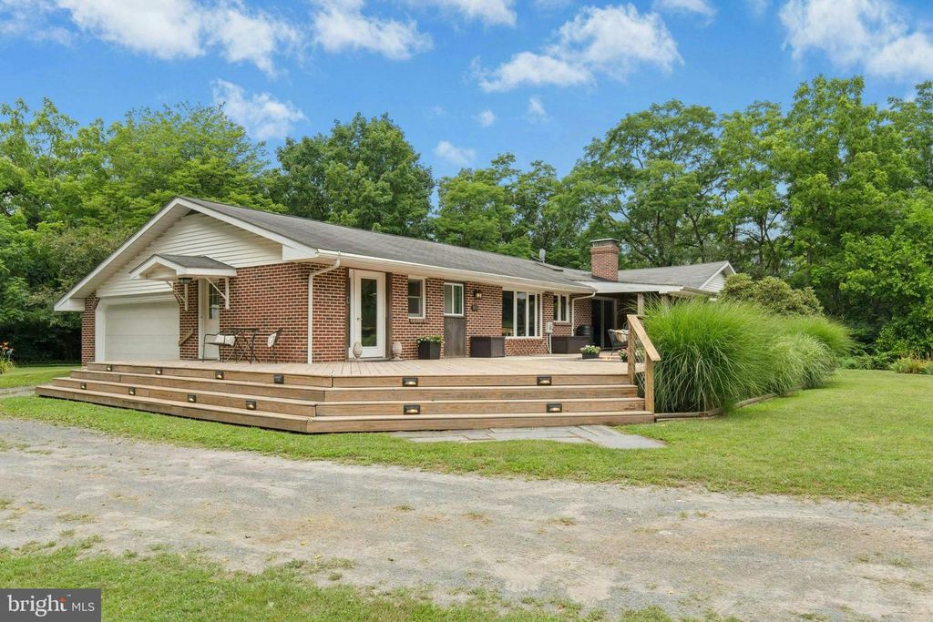 8838 EDELWEISS RD, New Tripoli, PA 18066