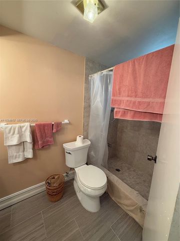 4270 NW 40th Street 202, Lauderdale Lakes, FL 33319