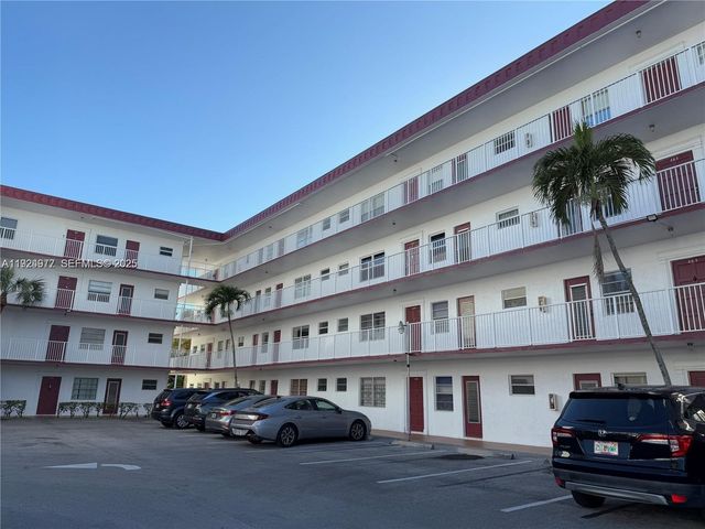 4270 NW 40th Street 202, Lauderdale Lakes, FL 33319