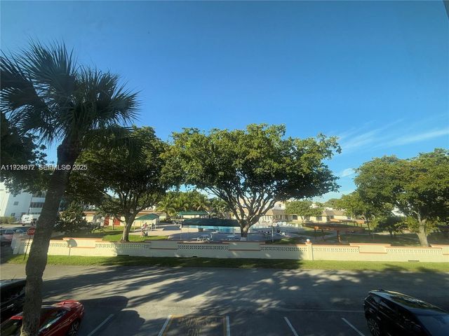4270 NW 40th Street 202, Lauderdale Lakes, FL 33319