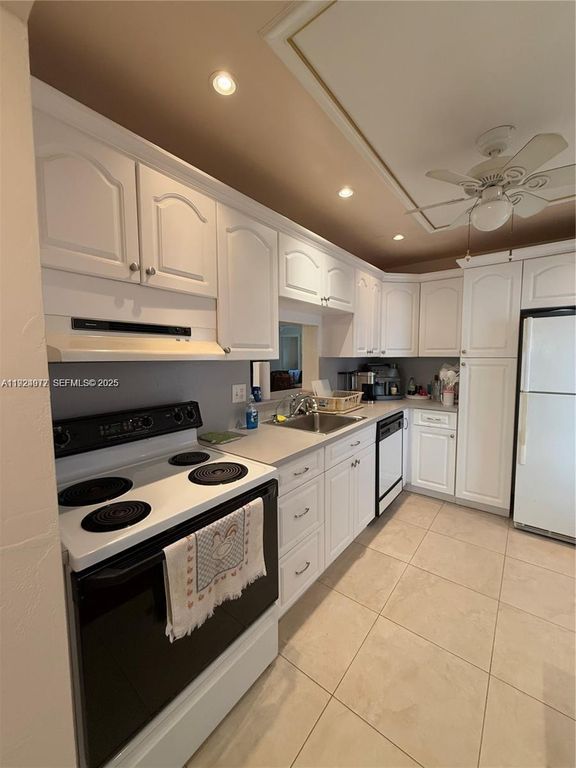 4270 NW 40th Street 202, Lauderdale Lakes, FL 33319