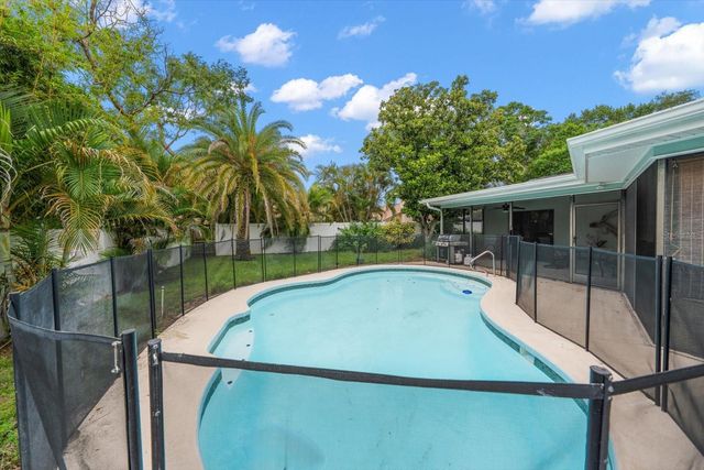521 MERAVAN DRIVE, Palm Harbor, FL 34683