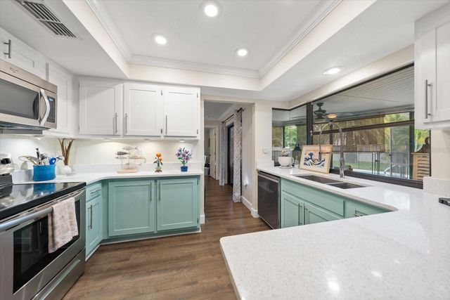 521 MERAVAN DRIVE, Palm Harbor, FL 34683