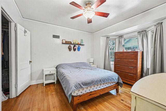 1221 Cambridge Drive, Kalamazoo, MI 49001