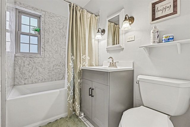 1221 Cambridge Drive, Kalamazoo, MI 49001