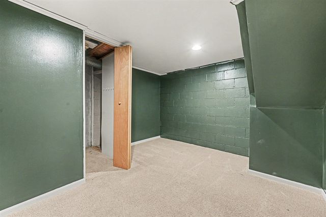 1221 Cambridge Drive, Kalamazoo, MI 49001