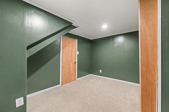 1221 Cambridge Drive, Kalamazoo, MI 49001