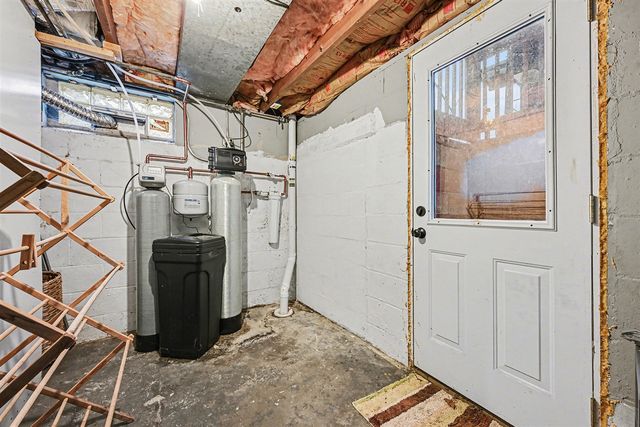 1221 Cambridge Drive, Kalamazoo, MI 49001