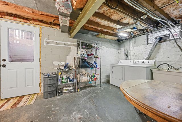 1221 Cambridge Drive, Kalamazoo, MI 49001