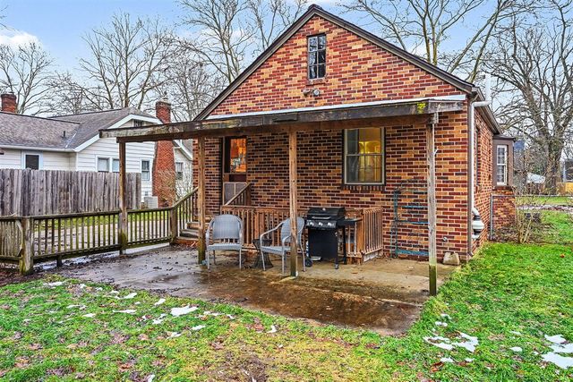 1221 Cambridge Drive, Kalamazoo, MI 49001