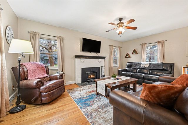 1221 Cambridge Drive, Kalamazoo, MI 49001