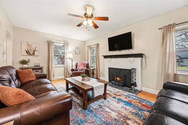 1221 Cambridge Drive, Kalamazoo, MI 49001