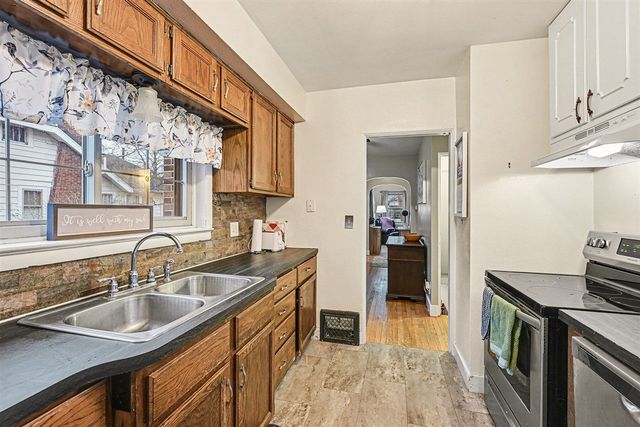 1221 Cambridge Drive, Kalamazoo, MI 49001