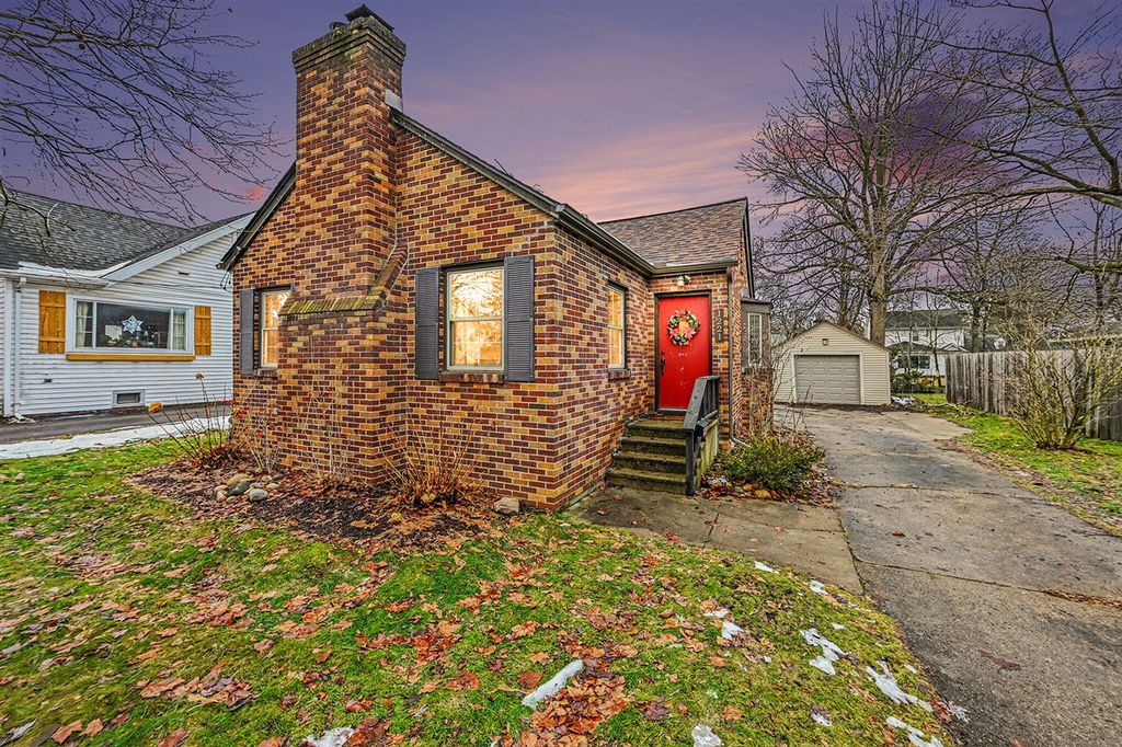 1221 Cambridge Drive, Kalamazoo, MI 49001