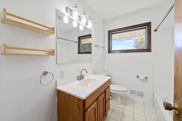 2727 Woodbridge Street, Roseville, MN 55113