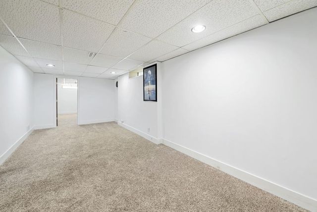 2727 Woodbridge Street, Roseville, MN 55113