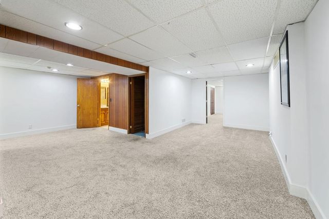 2727 Woodbridge Street, Roseville, MN 55113