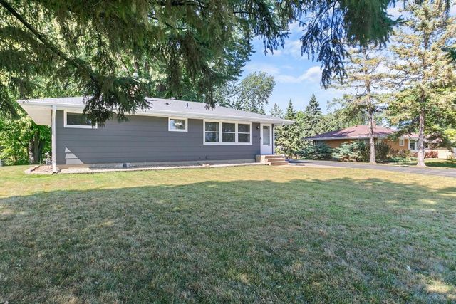 2727 Woodbridge Street, Roseville, MN 55113