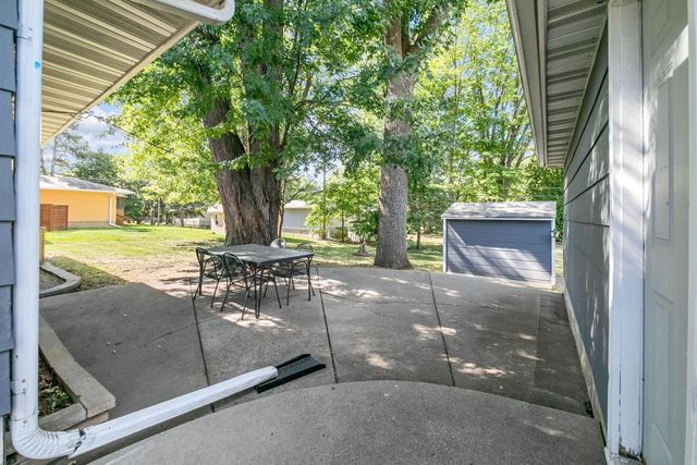 2727 Woodbridge Street, Roseville, MN 55113
