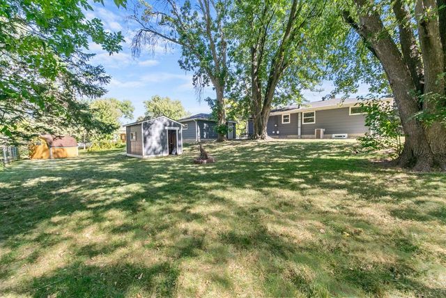 2727 Woodbridge Street, Roseville, MN 55113