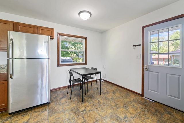 2727 Woodbridge Street, Roseville, MN 55113
