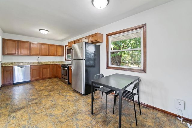 2727 Woodbridge Street, Roseville, MN 55113