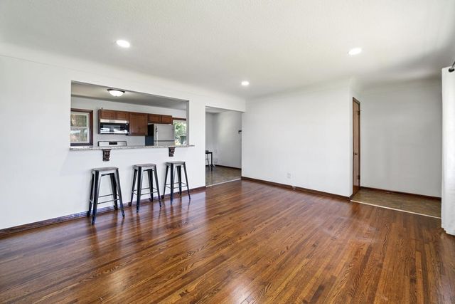 2727 Woodbridge Street, Roseville, MN 55113