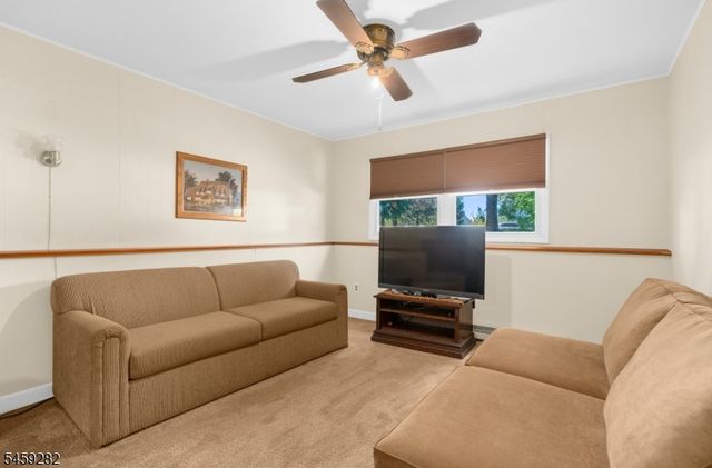 17 Ridge Rd, Raritan Twp., NJ 08822