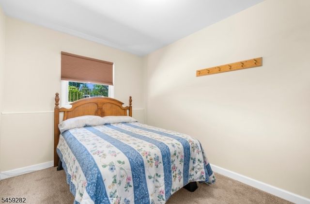 17 Ridge Rd, Raritan Twp., NJ 08822