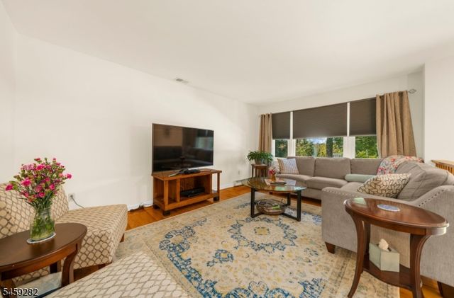 17 Ridge Rd, Raritan Twp., NJ 08822
