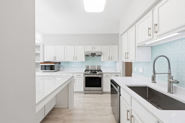 537 W Parkside Drive, Palatine, IL 60067