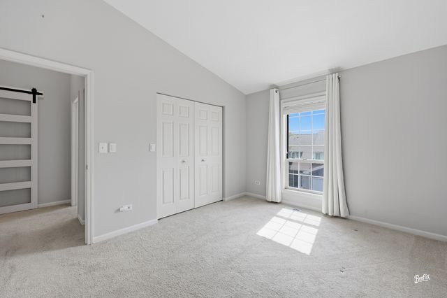 537 W Parkside Drive, Palatine, IL 60067