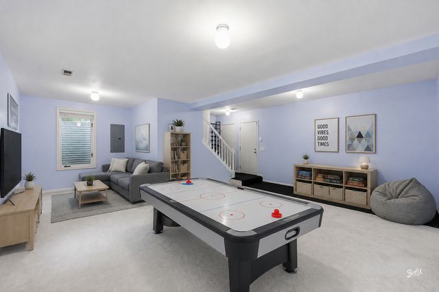537 W Parkside Drive, Palatine, IL 60067