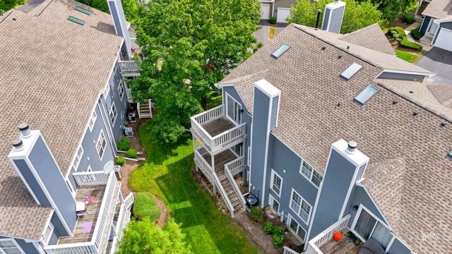 537 W Parkside Drive, Palatine, IL 60067