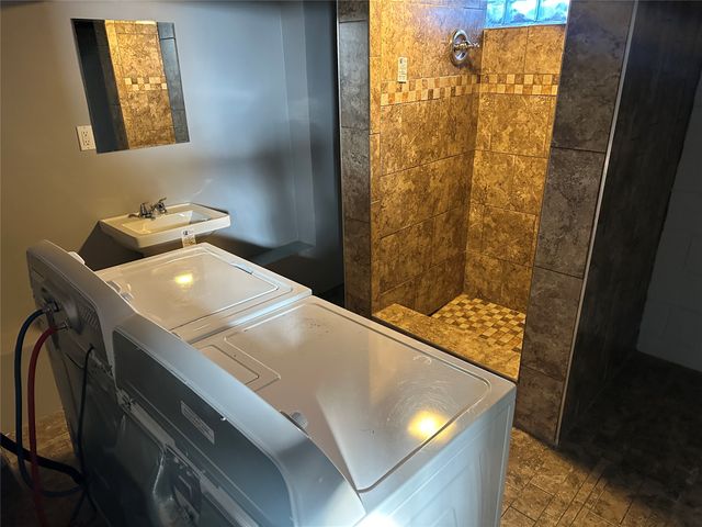 2113 E 21st Street, Des Moines, IA 50317