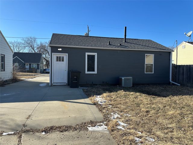 2113 E 21st Street, Des Moines, IA 50317