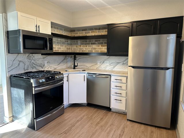 2113 E 21st Street, Des Moines, IA 50317