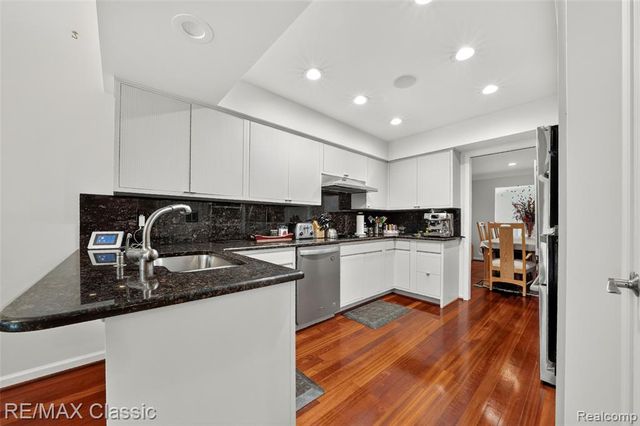 727 Arbor Court, Bloomfield Hills, MI 48304