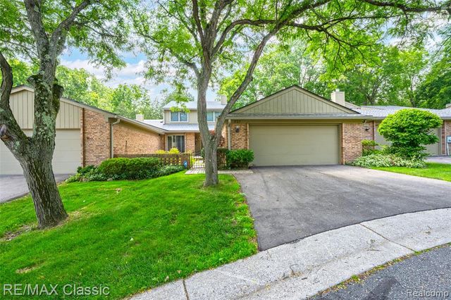 727 Arbor Court, Bloomfield Hills, MI 48304