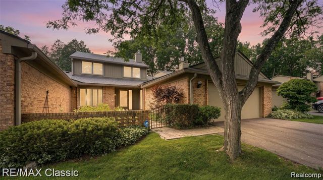 727 Arbor Court, Bloomfield Hills, MI 48304