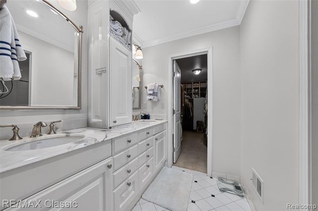 727 Arbor Court, Bloomfield Hills, MI 48304