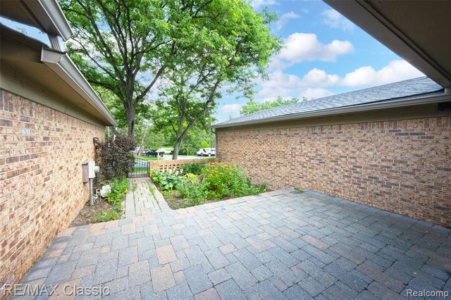 727 Arbor Court, Bloomfield Hills, MI 48304