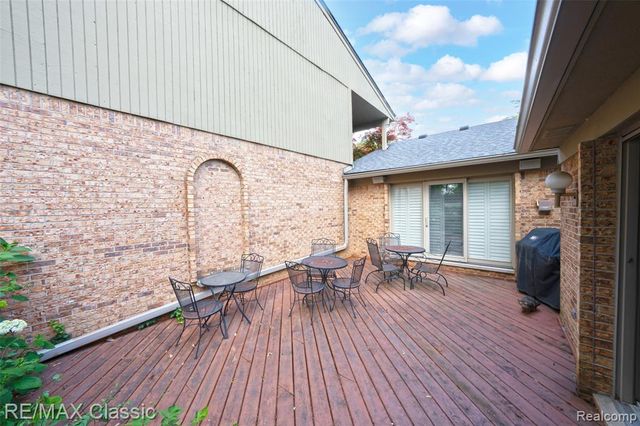 727 Arbor Court, Bloomfield Hills, MI 48304