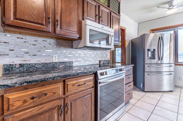 1015 11th Avenue S, Moorhead, MN 56560