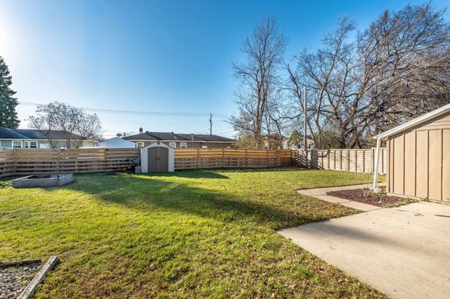 1015 11th Avenue S, Moorhead, MN 56560